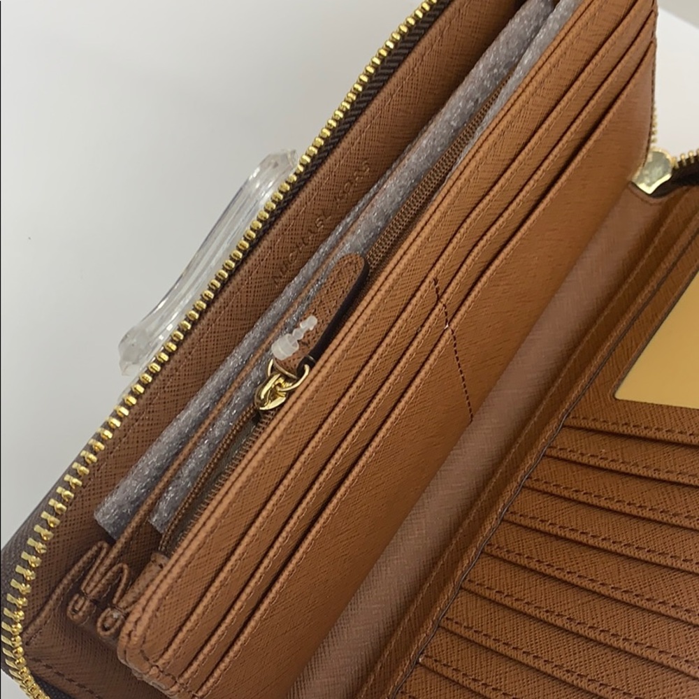 MICHAEL KORS JET SET TRAVEL LG TRVL CONTINENTAL - Picture 13 of 16